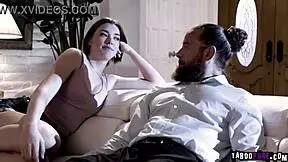 Anny Seduces Brad 😏