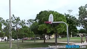 amateur lesbians lick each other's cunts