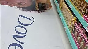 wow, esposa sem calcinha se exibindo no mercado com esse big ass