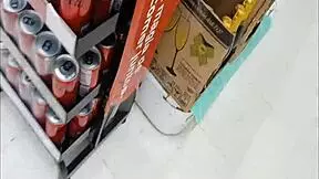 wow, esposa sem calcinha se exibindo no mercado com esse big ass