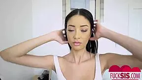 Scarlett Bloom Lets Step Sis Lick The Wrapper