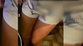 Novinha rubs her pepeka on stepfather's leg