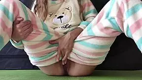 Pro college girl masturbates hard