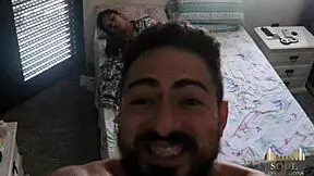 esposa rouba o cobertor do marido e pra se redimir pede pra ele encher a boca dela de porra luc�o e lunna vaz