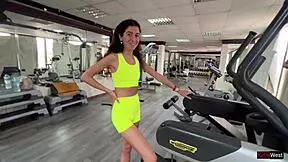 Risky public quickie in the gym with teen