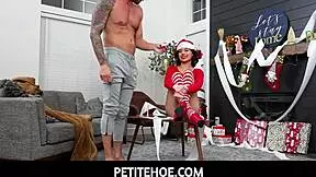Petitehoe screams in christmas sex with 18yo!
