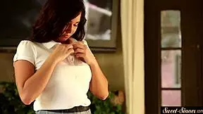 Velkoprsá teen 18+ šukána v misionářské pozici?