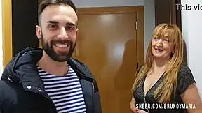 El cornudo de mi marido me pilló con otro con una polla de 25 cm y después se unió el 😈