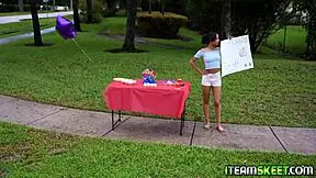 Stud Fucks Alicia Reigns On Couch