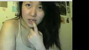 cute asian twerking on cam