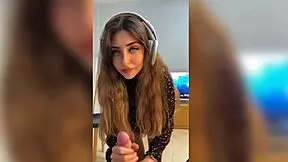 increible como folla esta chica mientras escucha musica su coño aprieta mi polla y tiene un orgasmo hablando en español