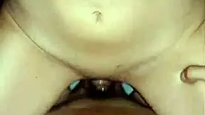 la hermanita de mi mejor amigo monta con una profesional y come semen