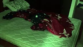 Mi hijastra me provoca con su gran culo, ¡no pude aguantar y la follé duro! 😈