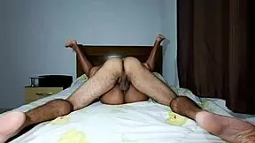 vagabunda insaciável chupando pau e dando a buceta