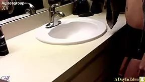 Futanari fantezileri dildo oyunu ve mısır gevreğine boşalmalarla açılıyor. Vahşi bir göz atma!