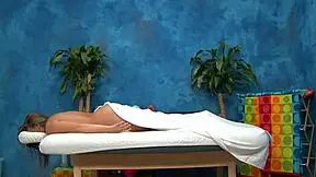 Hé, masszőz baba, készen állsz a kemény döngölésre ebben a vad masszázsban?