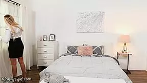 Elle bangs real estate agent for discount with stepdaughter's help.