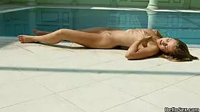 Astonishing cutie fingers her slim cunt to orgasm