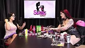 Um Plug Anal Que Retém O Calor E Ninguém Aguento Usar Mais O De Metal - Rai Dobler Diversão Ao Cubo Sheer Red