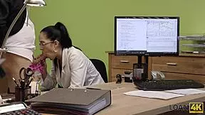 elis says, 'i passed the dirty casting with that strange man'