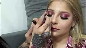 Lins prepares to record a scene for gostosas video