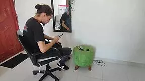 hermanastra caliente se pone cachonda cuando le hago una depilación vaginal - al final termino haciéndole un oral en su hermosa vagina