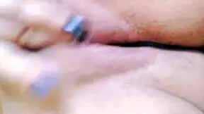 novinha rubbing her body until it drips