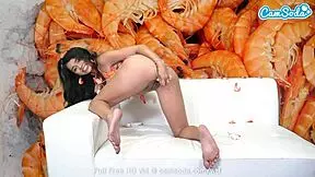 Wtf Brunette Teen 18+S Loves Shrimp Masturbates On Cam