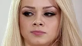 Meglepődve a csintalan mostohalánytól, aki vad orális akciót ad