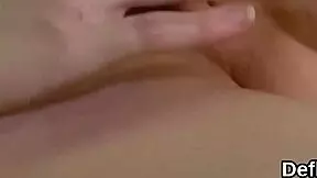 does this seductive teen please her tight snatch until orgasm?