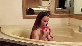 Bathtime relaxation with pregnant wife Shadebunny - so soothing