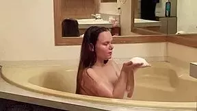 Bathtime relaxation with pregnant wife Shadebunny - so soothing