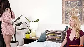 Wen yur horny stepmom wans tribbing with yu