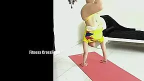 gostosas em posições de yoga sensuais 😏