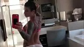 Felicity feline shows her slut moments on webcam