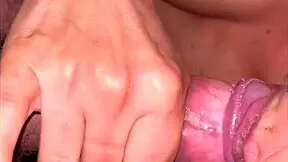 soquei meu pau grande na buceta da mulher do meu amigo ate gozar muito em cima dela