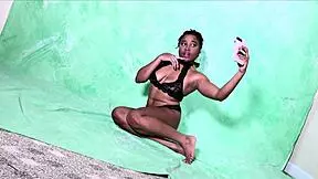 i enjoy the backstage photoshoot with nina rivera and don whoe