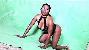 i enjoy the backstage photoshoot with nina rivera and don whoe