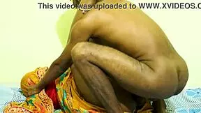 Behind Indian wife – what a beautiful buttocks is doing here