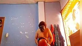 Es carnaval y me follo a mi madrastra culona le penetro el coño y culo en sexo real casero amateur 😈.