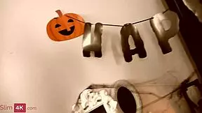 dude analyzes his girlfriend on halloween