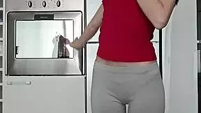 i'm doin a short trainin routine at the gym, my petite brunette body in leggings with narrow ass