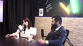 Conhecia Apenas Sexo Casual e Escondia Barriga. Entrou no Pornô com Fetiche Divertido - Lady Snow e Lord Kenobi Sheer Red 😍