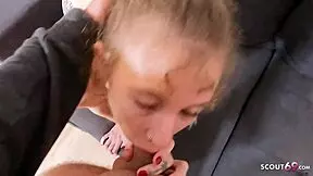 Dünne deutsche Teen 18+ Julia Juice hart gefickt vom Postboten.