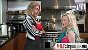 Jennifer Best and Skylar Green in hot 3way blowjob