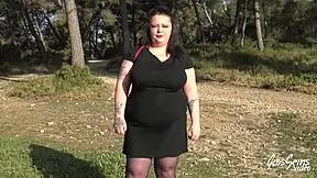 JADE BELLE FEMME AUX �NORMES SEINS SE FAIT SODOMISER