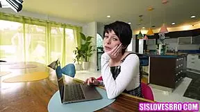 step sister sucking step brother to return a favour