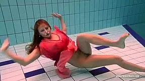 Silvie with big tits swims to flash her hairy pussy underwater