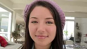 Daisy Summers masturbates while sucking big cock and getting ass fucked