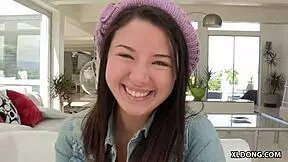 Daisy Summers masturbates while sucking big cock and getting ass fucked